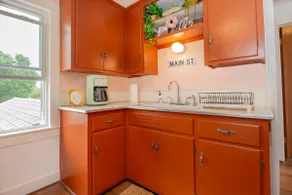 Charming Retro Apartment - Image 3