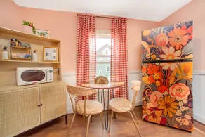 Charming Retro Apartment - Image 5