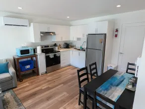 Near Butchart Gardens & Ferry • Private Suite - Image 3