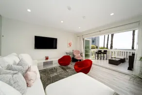 Beachside Bliss: Cozy 1BR Steps away from the Sand - Image 3