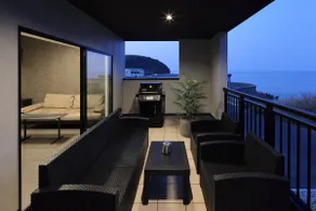 Small dogs welcome | 30-second walk from the sea, a villa with a superb ocean view and private sauna - Image 3