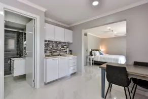 NEW Modern Cozy Studio Walking distance to Beach! - Image 5