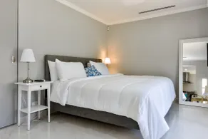 NEW Modern Cozy Studio Walking distance to Beach! - Image 4