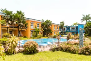 Colva Palm Escape: Spacious 2BHK, Pool View - Image 5