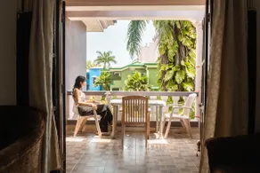 Colva Palm Escape: Spacious 2BHK, Pool View - Image 4