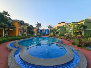 Beachfront Nest: Colva 1BHK, Pool View - Image 2