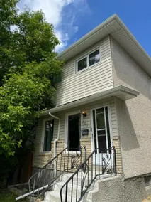 Contemporary detached home in St Boniface Winnipeg - Image 2