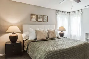 5 min from Main Gate: 2 Kings | Sleeps 8 - Image 5