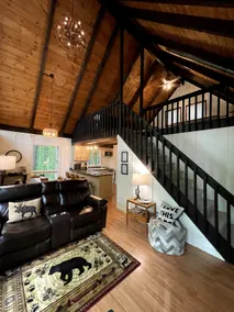 Bear Bottoms Chalet in the Woods - Image 3