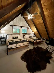 Bear Bottoms Chalet in the Woods - Image 4