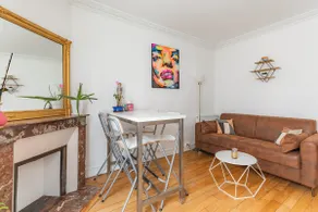Cozy 3-room apartment on the outskirts of Paris - Image 2