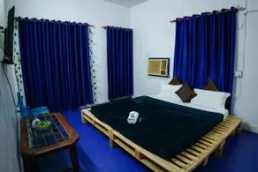 Oikos: Pvt. Pool | Projector room - Image 2