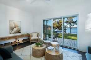 Montrose | 3pm check out | Waterfront | Fire pit - Image 2