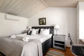 Seaside Serenity, Modern Family Retreat - Image 2