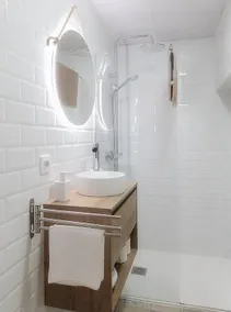 Excellent location, 2 bedrooms, parking 20 m away - Image 3