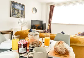 Quiet flat close to town centre. - Image 4