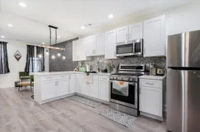 Stylish Cozy Boho • 10 Min to Downtown • Sleeps 5 - Image 3