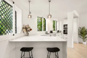 Cozy Townhouse with Rooftop Terrace and Pool - Image 4