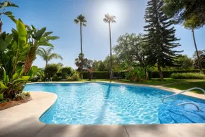 Cozy Townhouse with Rooftop Terrace and Pool - Image 3