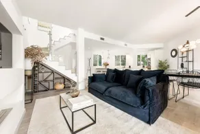 Cozy Townhouse with Rooftop Terrace and Pool - Image 2