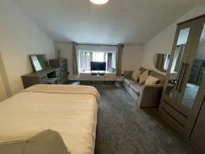 Slick Space for a Standish Stay - Image 2