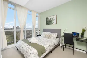 Modern Toronto Getaway near Rogers Centre +Parking - Image 3
