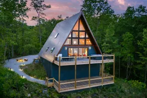 The majestic, Dragonfly Inn at the Gorge - Image 3