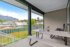 Modern, bright w/mountain views - Image 5
