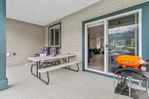 Modern, bright w/mountain views - Image 4