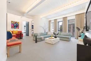 Opulent 3-Bedroom Luxury for 6 in City Center - Image 2