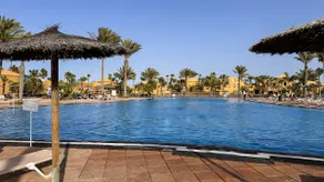 Sueño Dorado, Swimming Pool and parking - Image 2