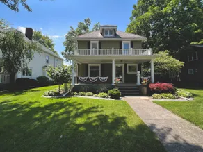 Joy House on Main Luxe - Downtown Middlebury - Image 3