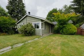 Idyllic Cozy Cottage w/ Deck Overlooking Greenbelt - Image 2