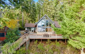 Waterfront Retreat: Eldon House on Hood Canal - Image 2
