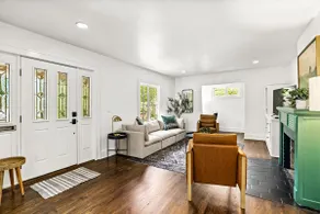 Newly Renovated Bungalow near UO - Image 3