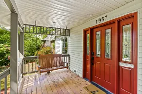 Newly Renovated Bungalow near UO - Image 2