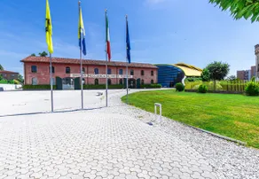 Enzo Ferrari Museum -WiFi, train station and parking - Image 3
