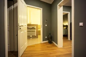 10-person penthouse with terrace & kitchen - Image 3