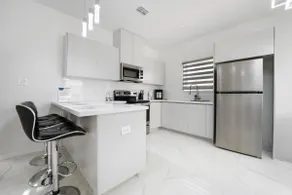 Brand NEW Cozy 3 BR/2BA APT near Mall, Airport & + - Image 2