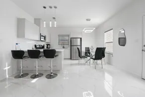 Brand NEW Cozy 3 BR/2BA APT near Mall, Airport & + - Image 3
