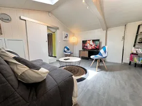 ”Le Rosie” Lakeside Cottage with Jacuzzi - Image 3