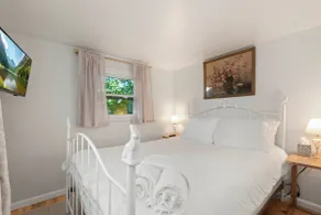 Cozy Historic Cottage - Image 2