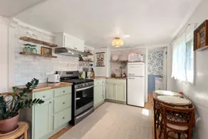Cozy Historic Cottage - Image 4