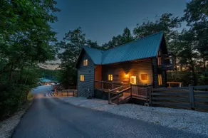 Fels Haus | In Cliffview Resort, Hot Tub, King Bed - Image 2