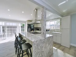 Luxury 4BR/Bath • 3 Master Suites • AC • 10 GB Wi-Fi - Image 2
