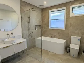 Newly renovated 4 mins from beach and main street - Image 4