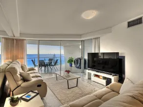 Sirocco Oceanfront Luxury Sub-Penthouse - Image 2