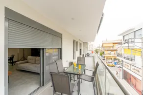 Entire floor comfort 3 bedroom apartment - Image 2