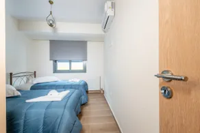 Entire floor comfort 3 bedroom apartment - Image 3