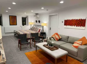 Private suite near lakes & shops - Image 4